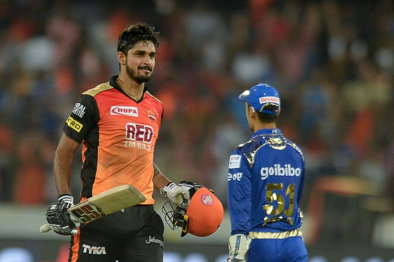 हैदराबाद की टीम आईपीएल इतिहास में पहली ऐसी टीम बन गई है जिसने एक विकेट बाकी रहते मैच की अंतिम गेंद पर मैच जीता हो.