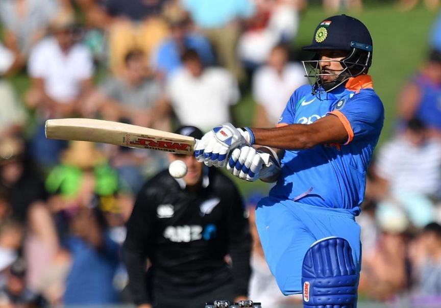 तीन मैचों की टी20 सीरीज़ के दूसरे मुकाबले में गेंदबाज़ों के शानदार प्रदर्शन के बाद रोहित शर्मा(29 गेंद 50 रन) और रिषभ पंत(28 गेंद 40 रन) के कमाल से भारत ने मैच को 7 विकेट से अपने नाम कर लिया है.