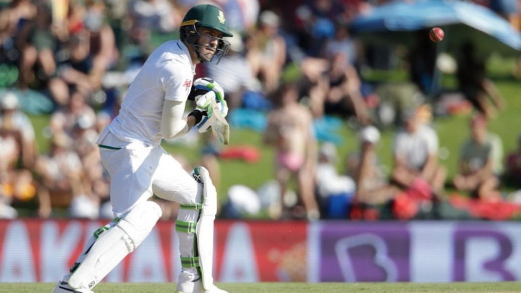 Du Plessis frustrates visitors with a steady knock Du Plessis frustrates visitors with a steady knock