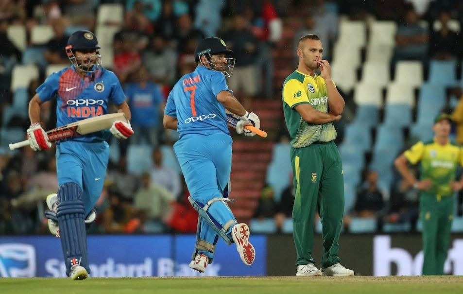 VIDEO: शांत रहने वाले धोनी गुस्से में हुए लाल, मनीष पांडे को दी गाली