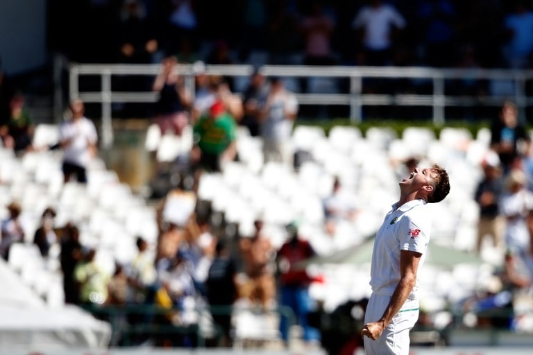 Morkel reaches 300 Test wickets as South Africa take leading edge