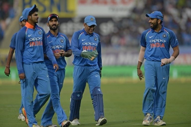 INDvsSL: टेस्ट और वनडे के बाद टी-20 सीरीज पर है भारत की नजर INDvsSL: टेस्ट और वनडे के बाद टी-20 सीरीज पर है भारत की नजर