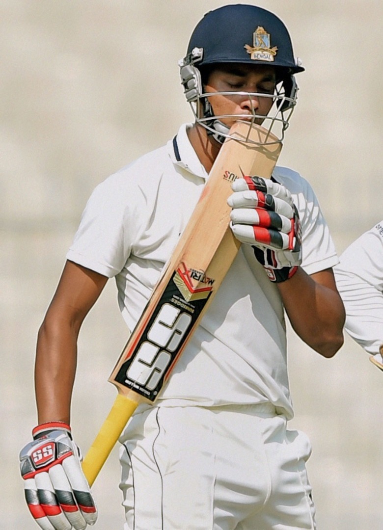 Ranji Trophy semifinal: Chatterjee fifty only bright spot for Bengal in Delhi's day Ranji Trophy semifinal: Chatterjee fifty only bright spot for Bengal in Delhi's day
