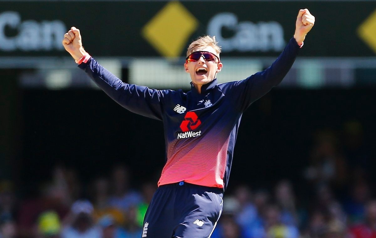 Finch\'s century in vain as England beat Australia in second ODI