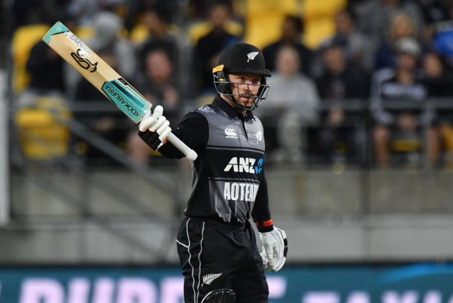 इस मुकाबले में न्यूज़ीलैंड की टीम ने टॉस हारकर पहले बल्लेबाज़ी करते हुए अपना टी20 में सर्वोच्च स्कोर 215 रन बनाया.