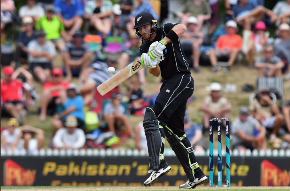 Guptill, rain make it 2-0 for New Zealand