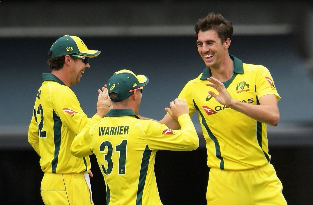 Woakes saves England after Australian seamers run riot