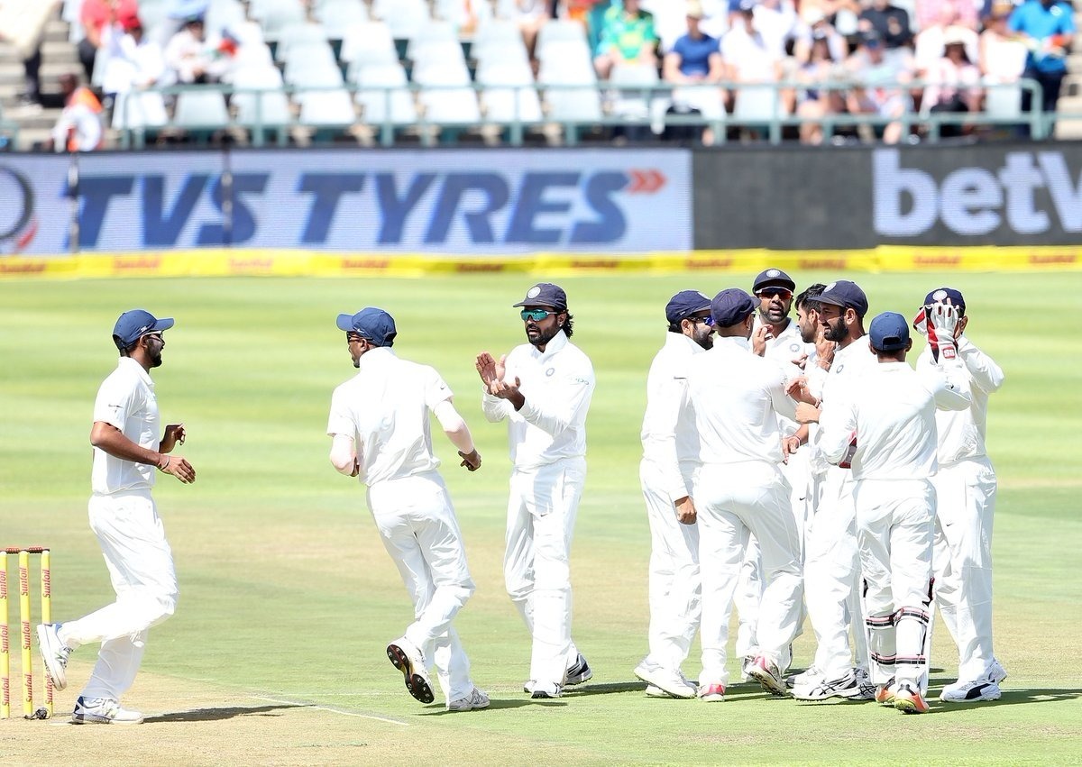 India bowl South Africa out for 335 India bowl South Africa out for 335