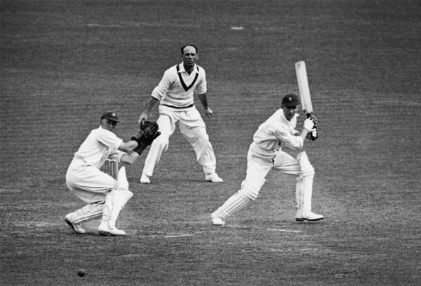 टेस्ट इतिहास की सबसे बड़ी जीत इंग्लैंड के नाम दर्ज है. 1938 में खेले गए इस टेस्ट में इंग्लैंड ने 7 विकेट पर 903 रन बनाकर पारी घोषित की थी सर हटन ने इस मैच में 364 रनों की मैराथन पारी खेली थी. ऑस्ट्रेलिया की पहली पारी जहां 201 रनों पर सिमटी थी तो दूसरी पारी सिर्फ 123 रन पर ही ढेर हो गई थी. इस तरह इंग्लैंड ने इस मैच को पारी और 579 रनों के रिकॉर्ड रनों से जीता था. 