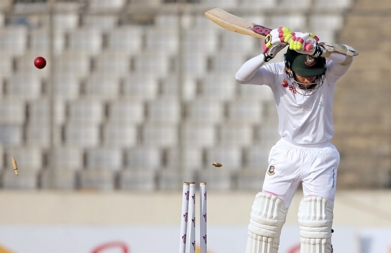 Sri Lanka bounce back with the ball after poor batting display Sri Lanka bounce back with the ball after poor batting display