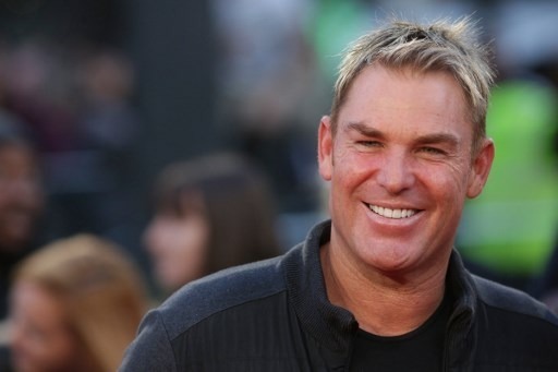 Warne takes a break from IPL, flies back to Australia 