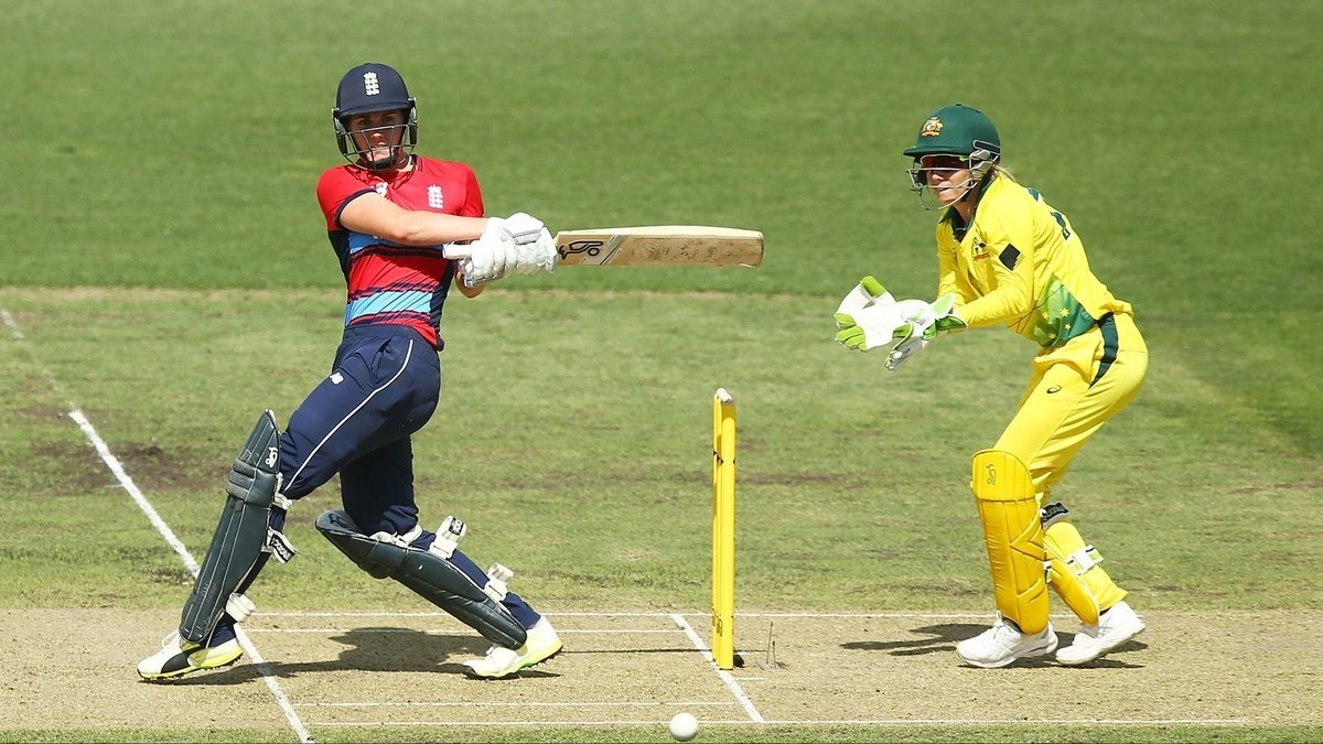 England women crush Australia by 8 wickets in second T20 England women crush Australia by 8 wickets in second T20