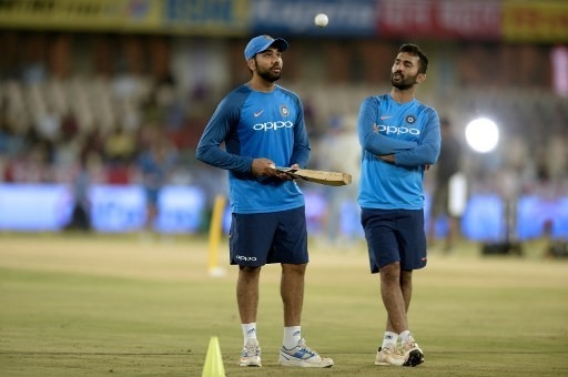  Why Karthik got angry at captain Rohit during the Nidahas Trophy final Why Karthik got angry at captain Rohit during the Nidahas Trophy final
